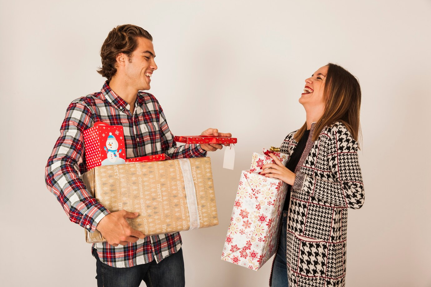 How To Impress Your New Girlfriend With Personalised Gifts